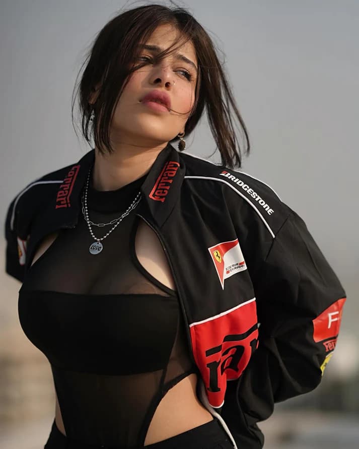 BLACK FERRARI F1 VINTAGE RACING JACKET - PREMIUM UNISEX MOTORSPORT